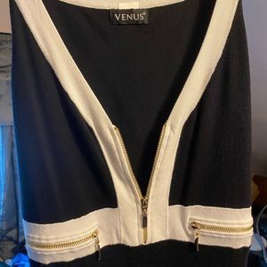 Black and white Venus top